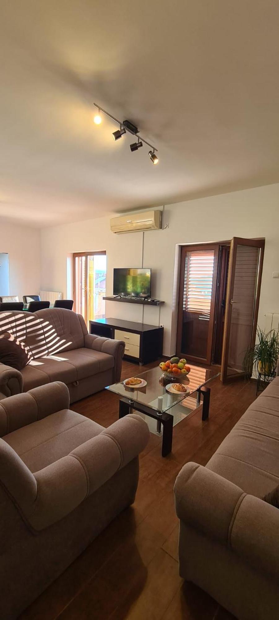 Apartments Klara โนวีวีโนดอลสกี ภายนอก รูปภาพ